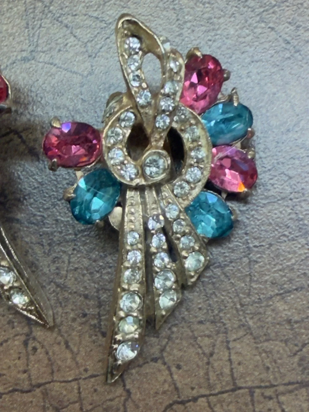 Vintage Gold-Tone Pink & Teal Crystal Musical Note Clip Earrings